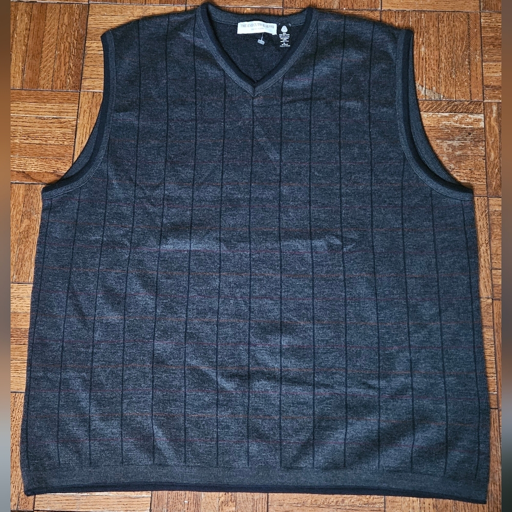 The Executive Suite Men’s Wool Sweater Vest Large Gray V-Neck Knit Check Pattern